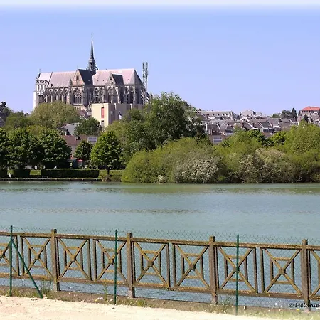 Comme A La Maison - Basilique *